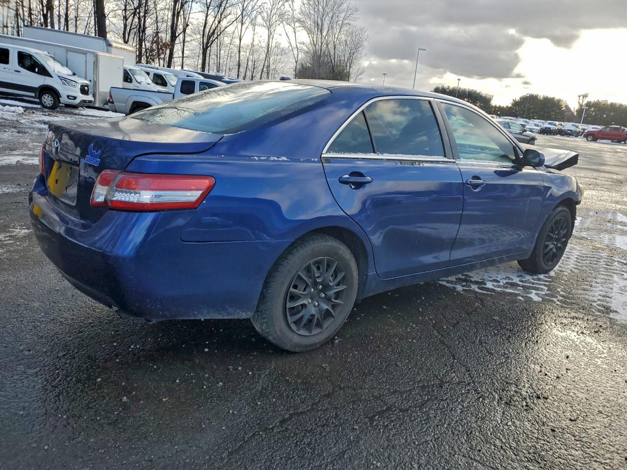 2011 TOYOTA CAMRY BASE photo 3