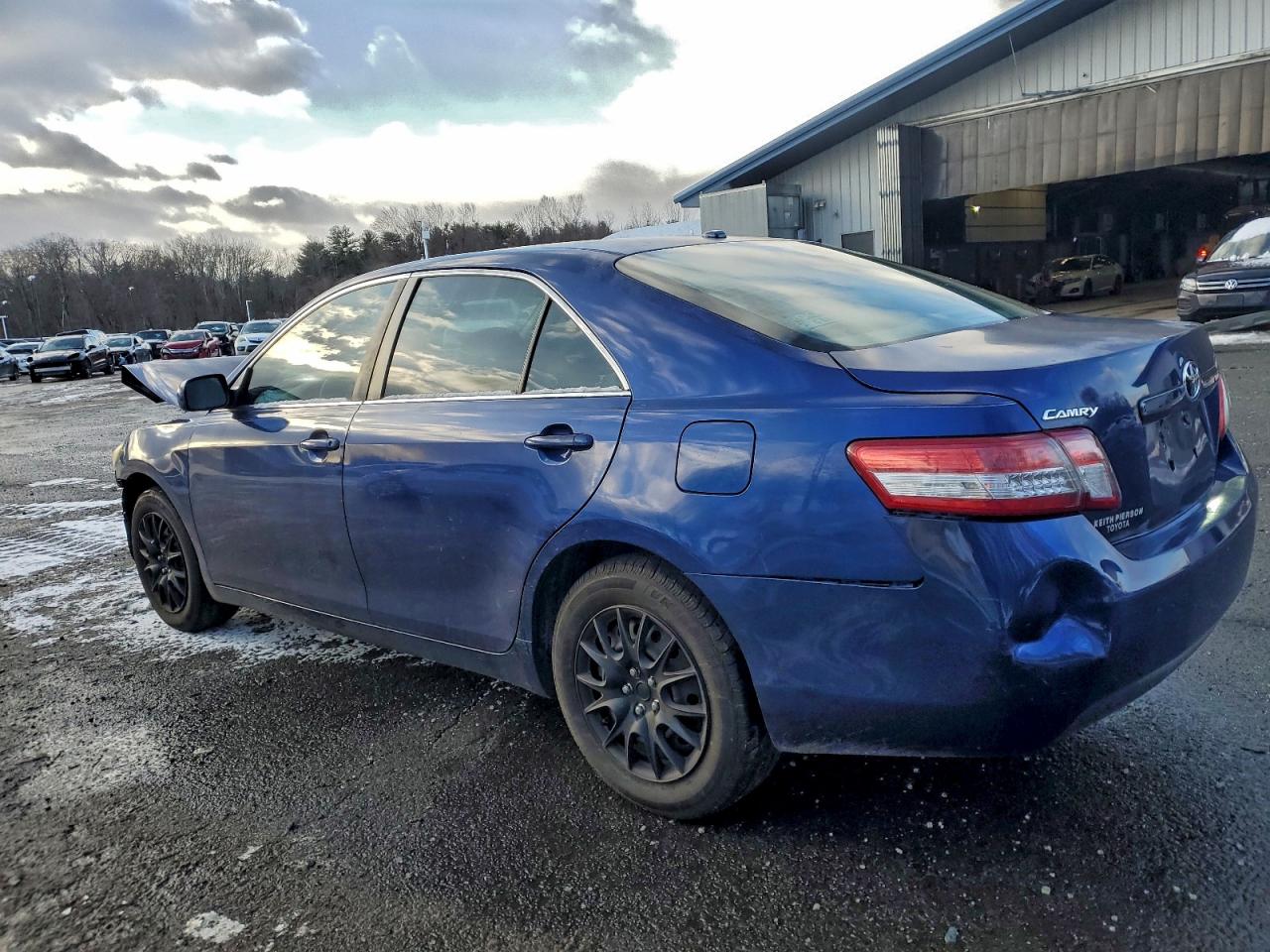 2011 TOYOTA CAMRY BASE photo 2