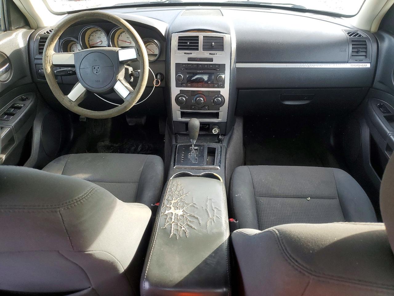 2010 DODGE CHARGER photo 8
