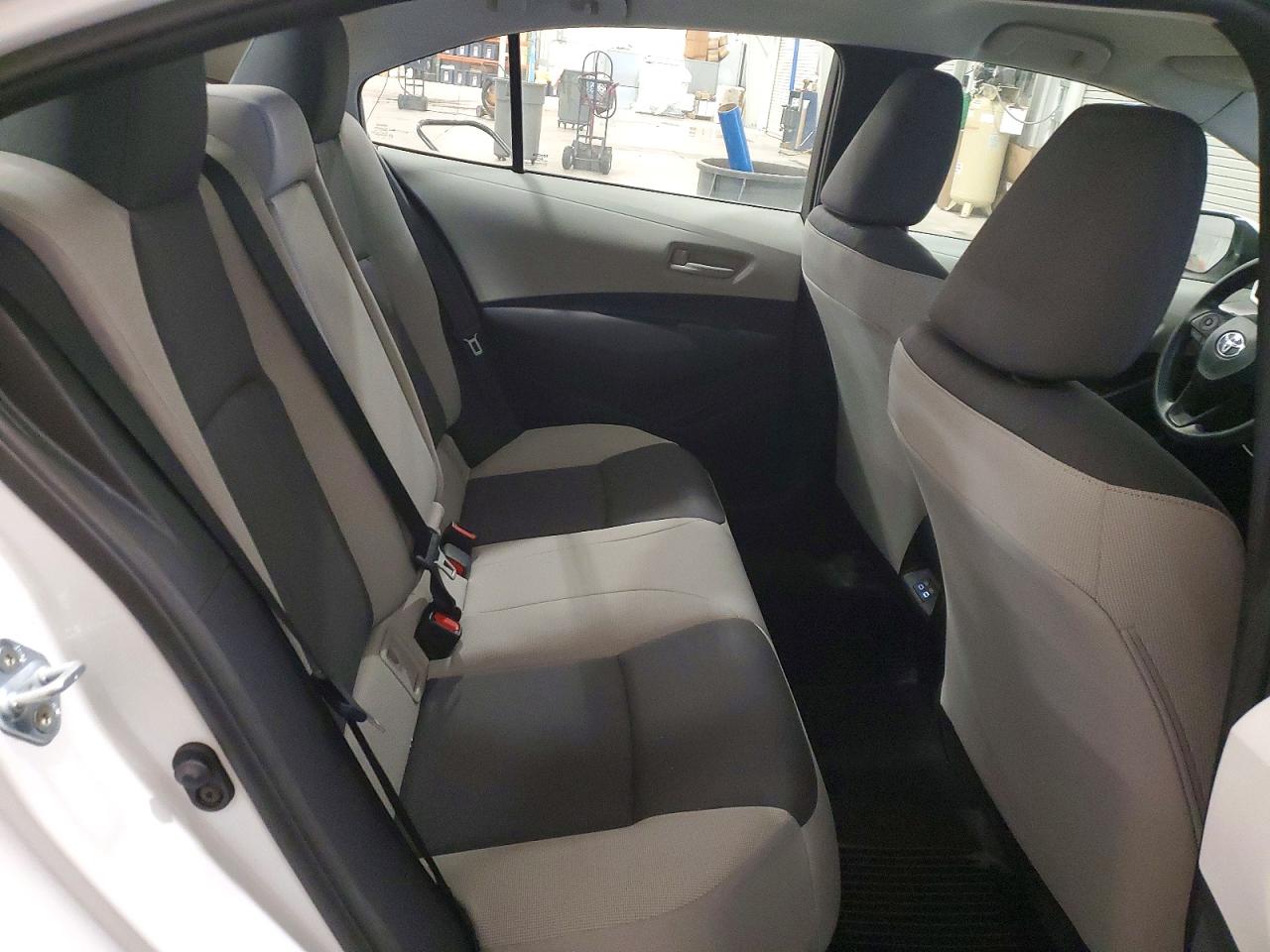 2025 TOYOTA COROLLA LE photo 10