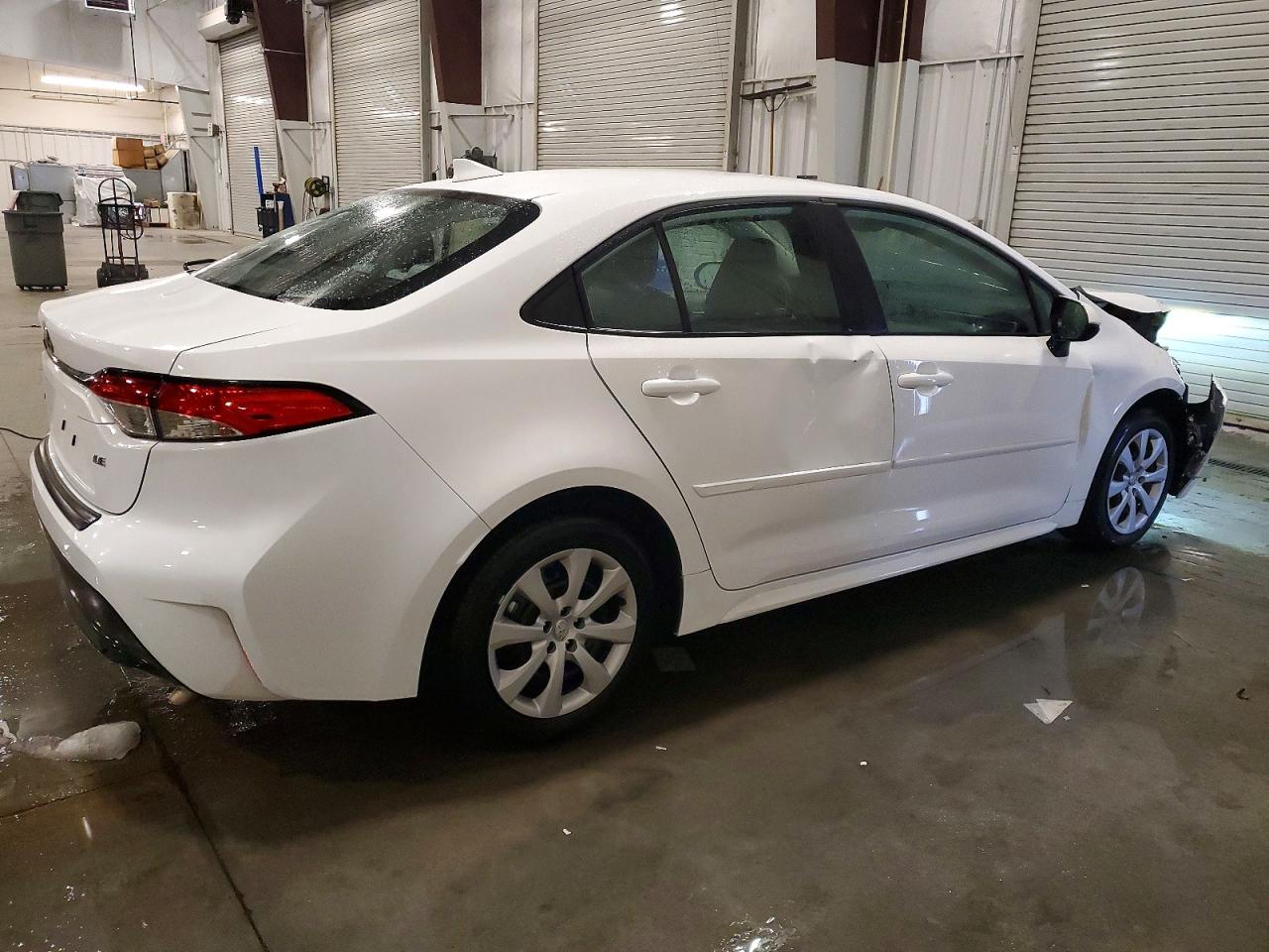 2025 TOYOTA COROLLA LE photo 3