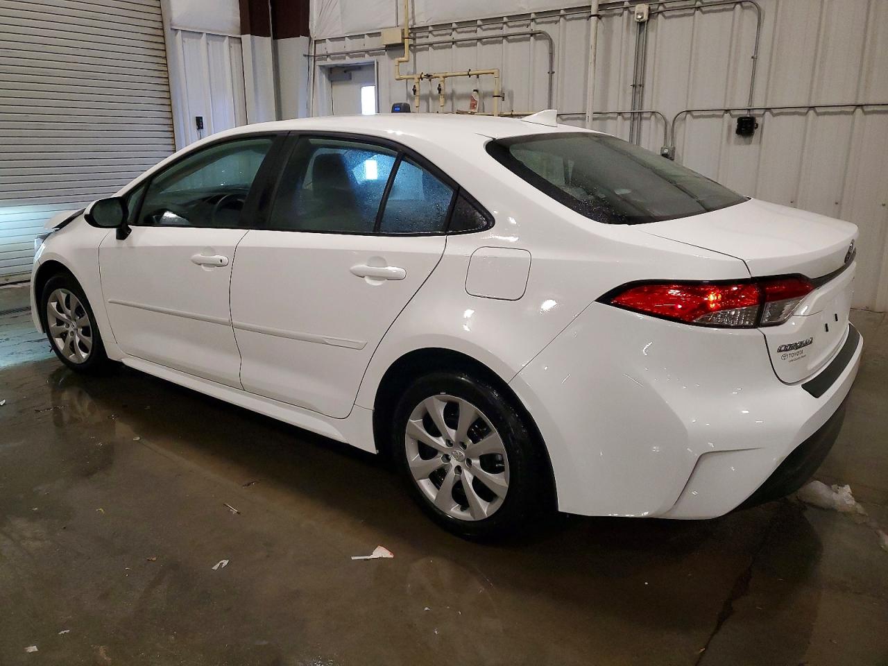 2025 TOYOTA COROLLA LE photo 2