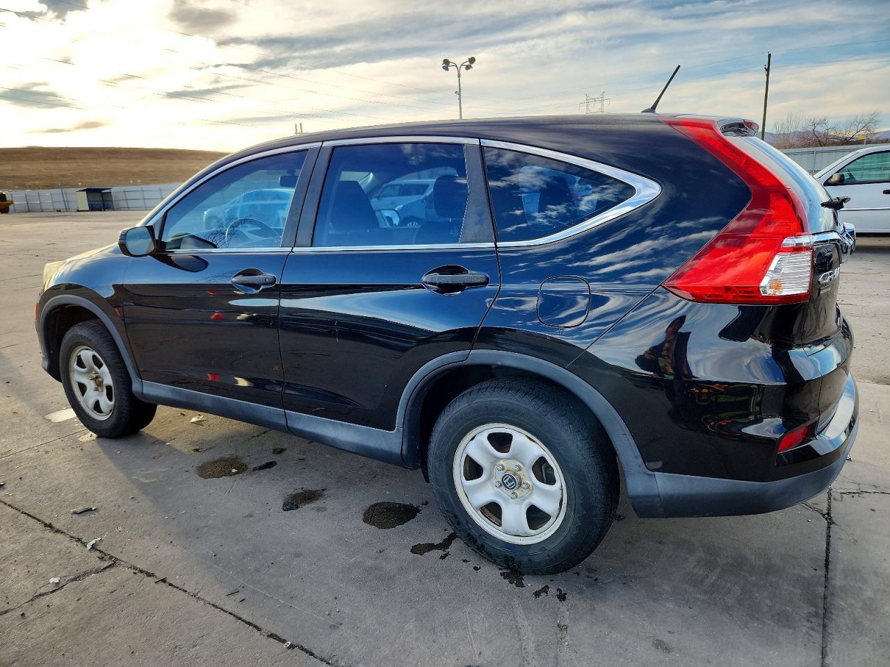 2015 HONDA CR-V LX photo 2