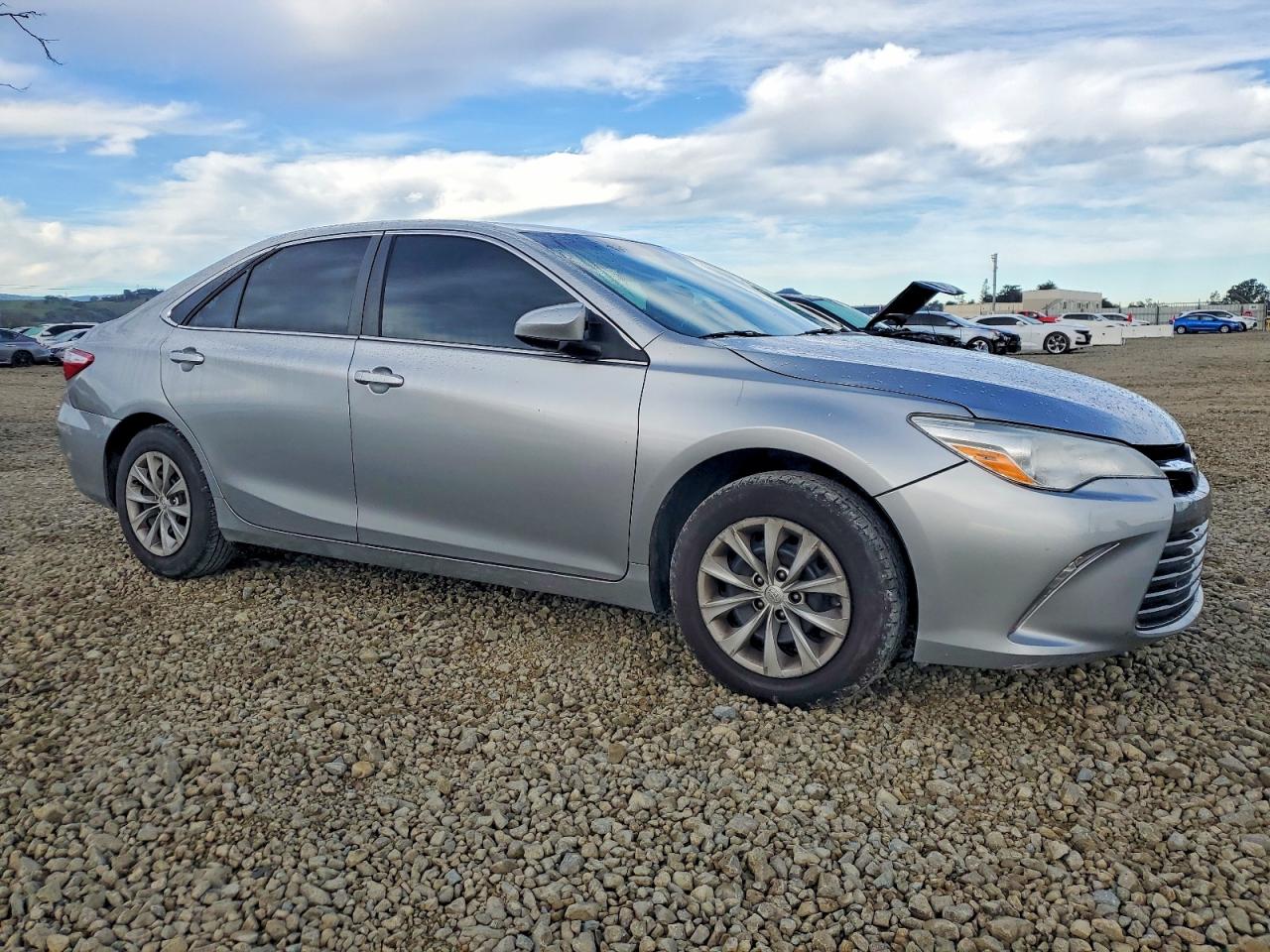 2017 TOYOTA CAMRY LE photo 4