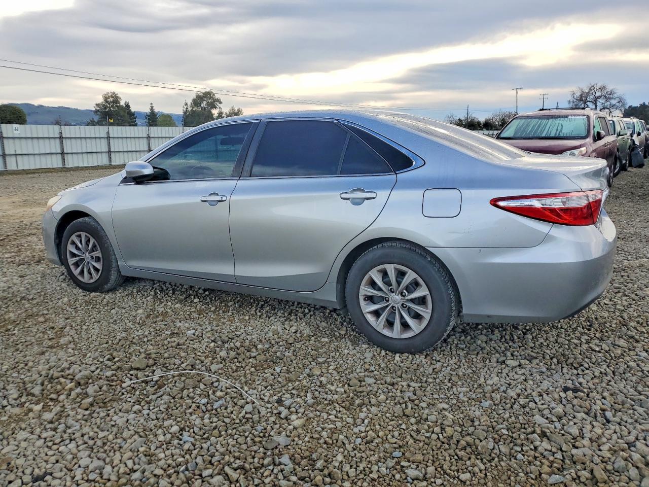 2017 TOYOTA CAMRY LE photo 2