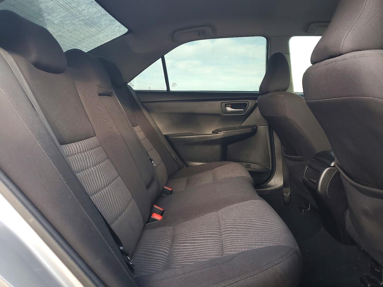 2017 TOYOTA CAMRY LE photo 10