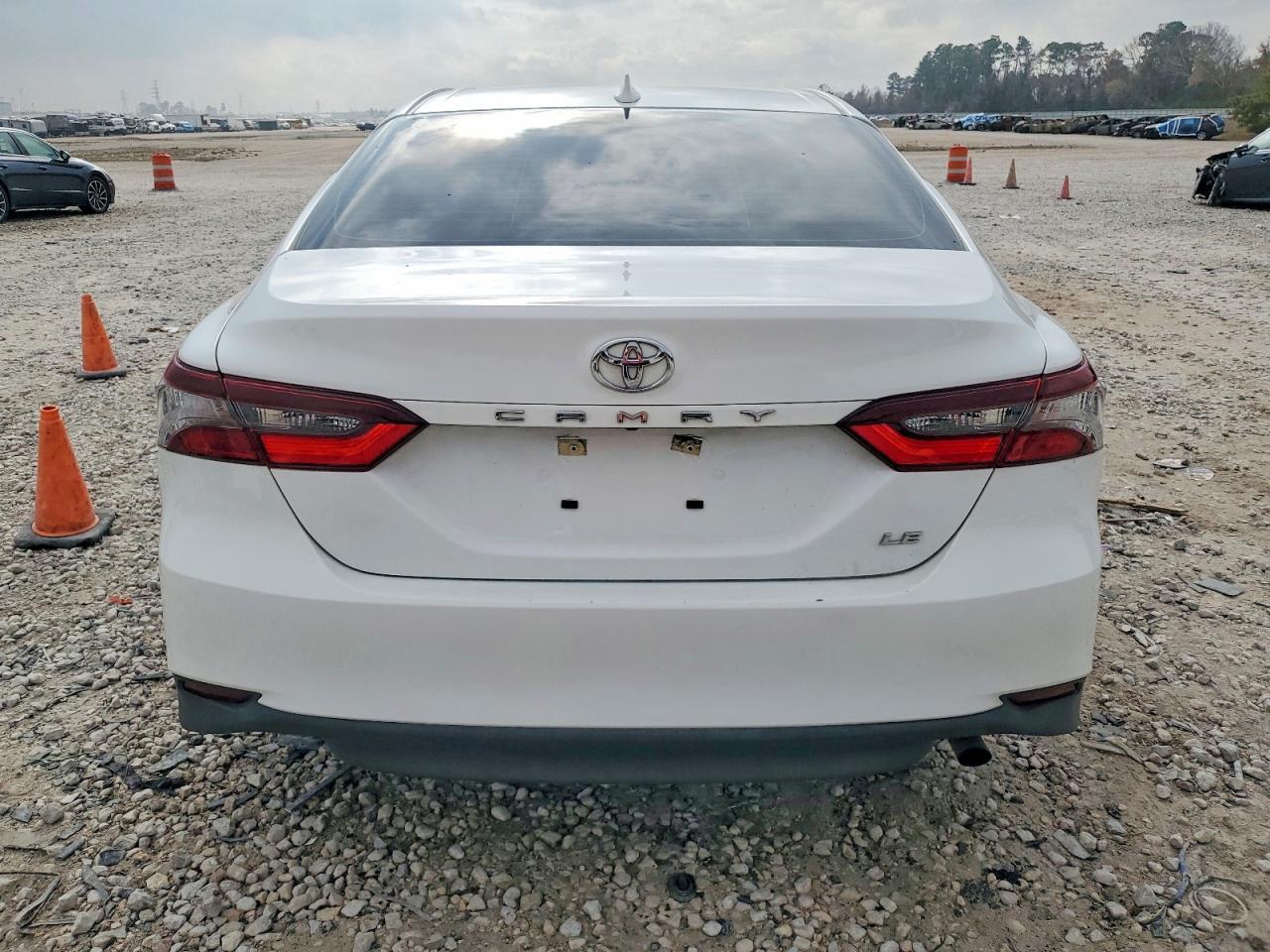 2023 TOYOTA CAMRY LE photo 6