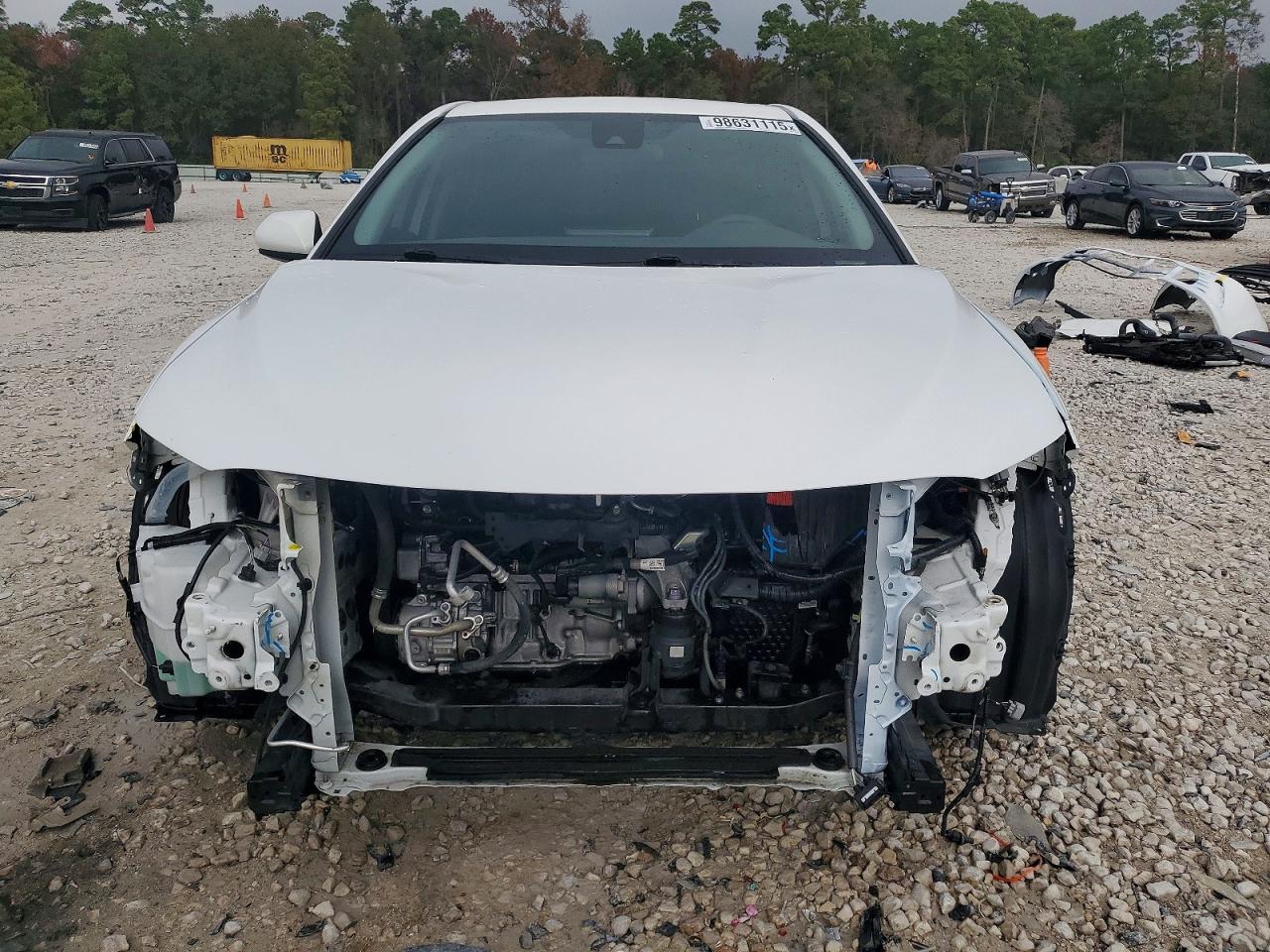 2023 TOYOTA CAMRY LE photo 5