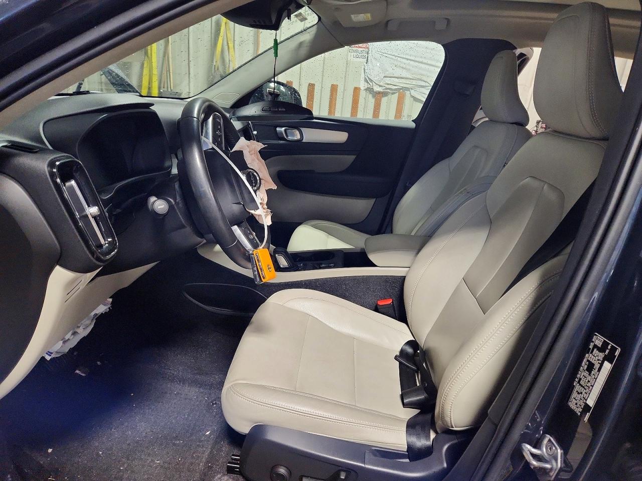 2021 VOLVO XC40 T5 MOMENTUM photo 7