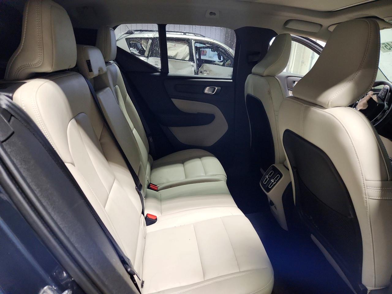 2021 VOLVO XC40 T5 MOMENTUM photo 11