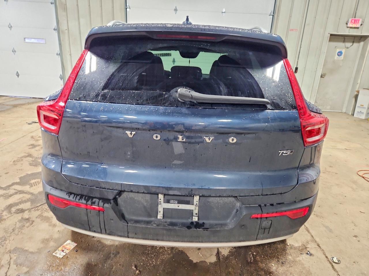 2021 VOLVO XC40 T5 MOMENTUM photo 6