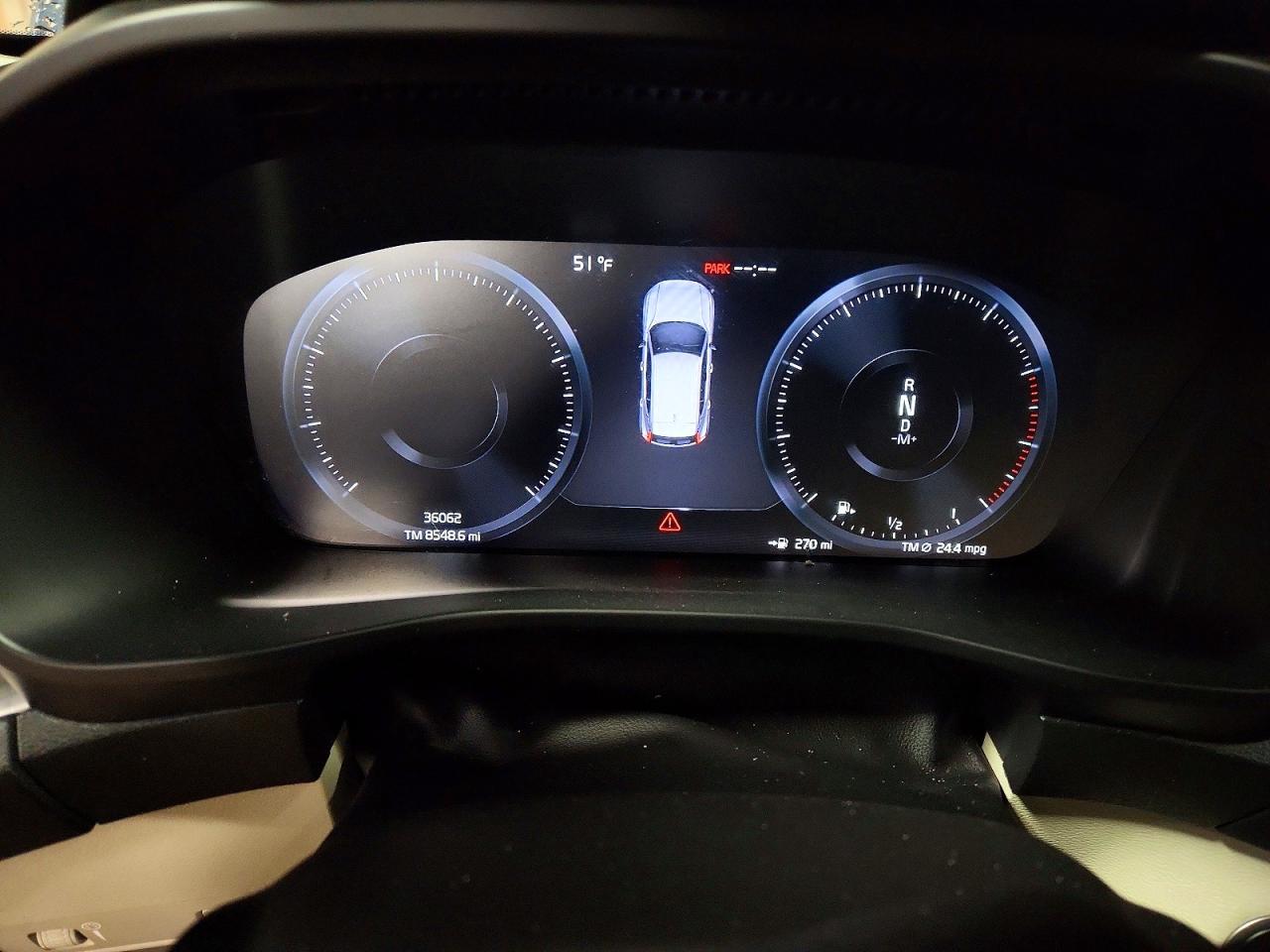 2021 VOLVO XC40 T5 MOMENTUM photo 9