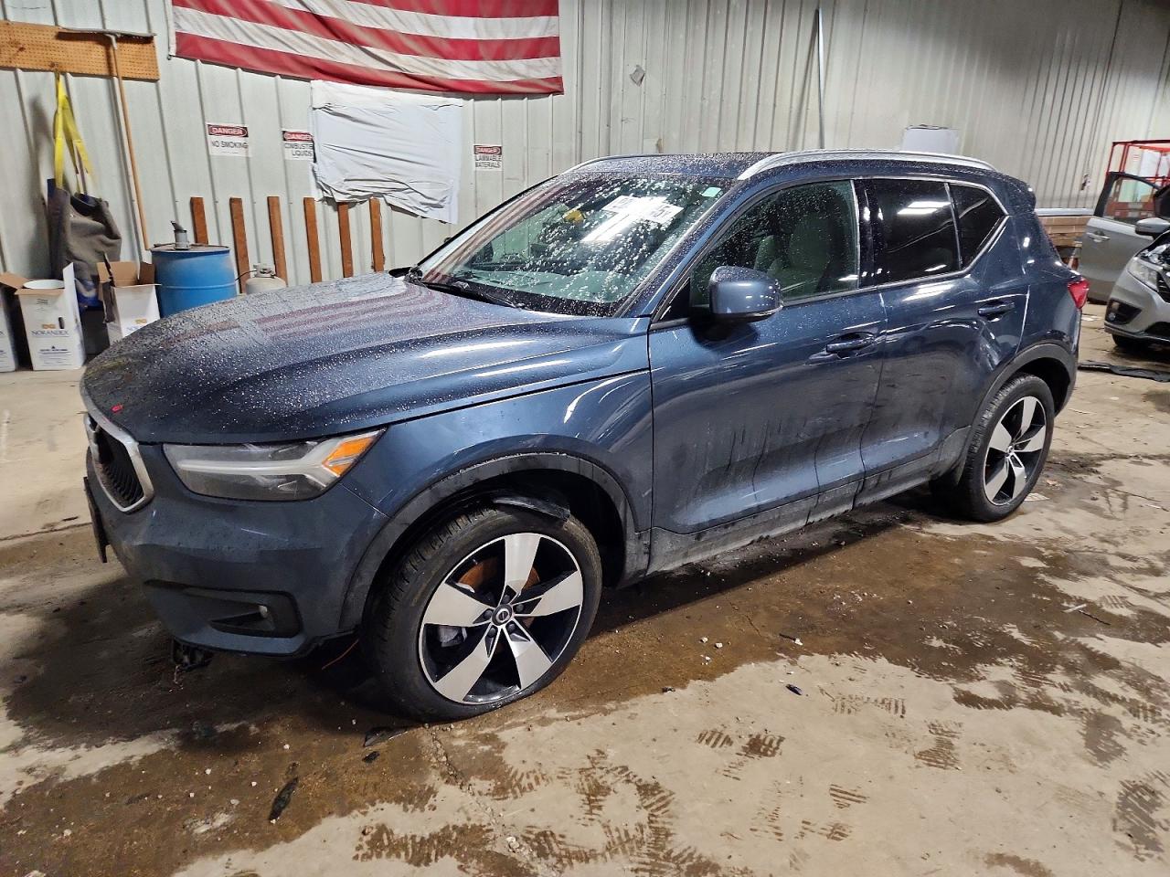 2021 VOLVO XC40