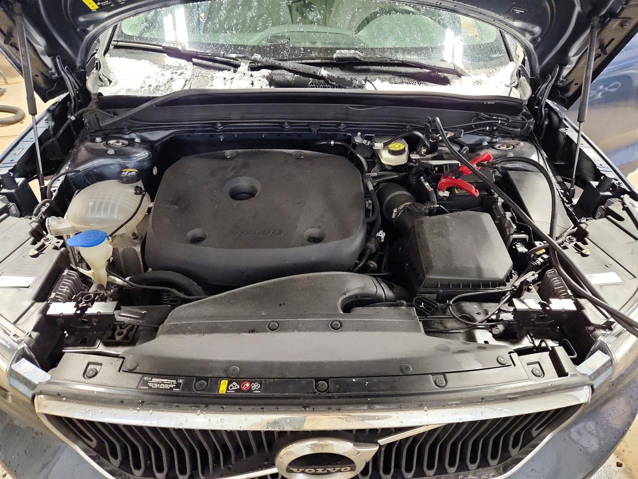 2021 VOLVO XC40 T5 MOMENTUM photo 12