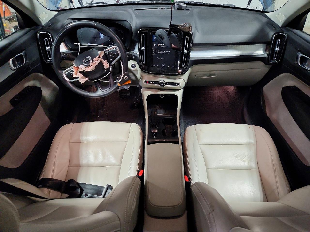 2021 VOLVO XC40 T5 MOMENTUM photo 8