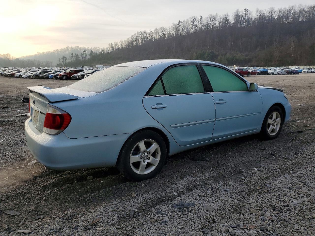 2005 TOYOTA CAMRY LE photo 3