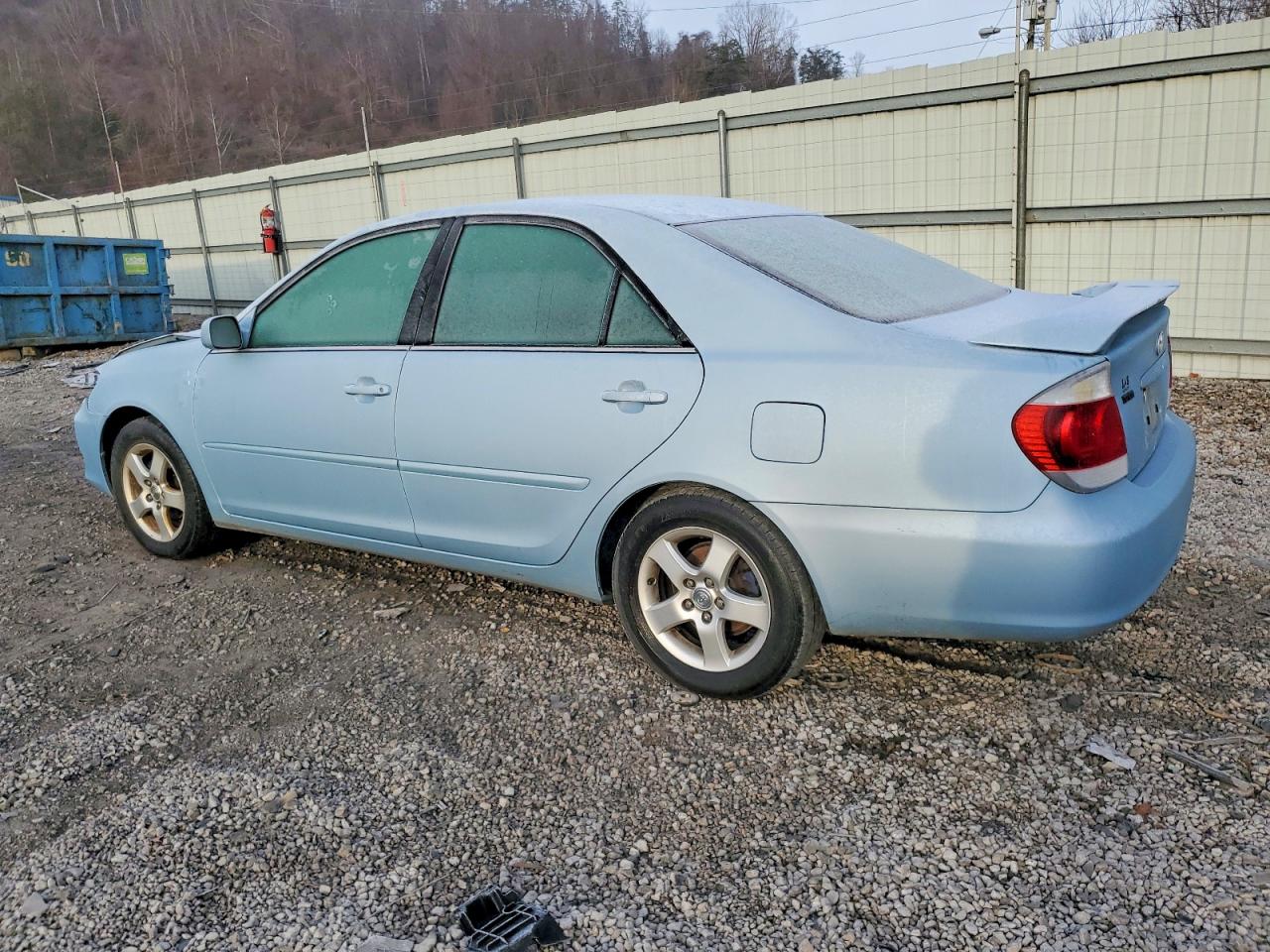 2005 TOYOTA CAMRY LE photo 2