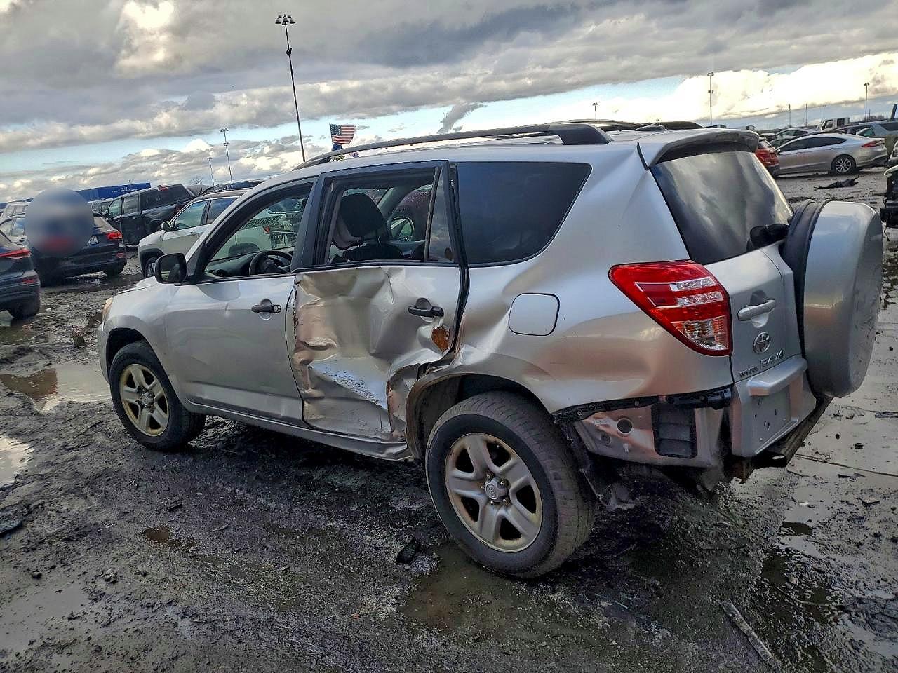 2010 TOYOTA RAV4 photo 2