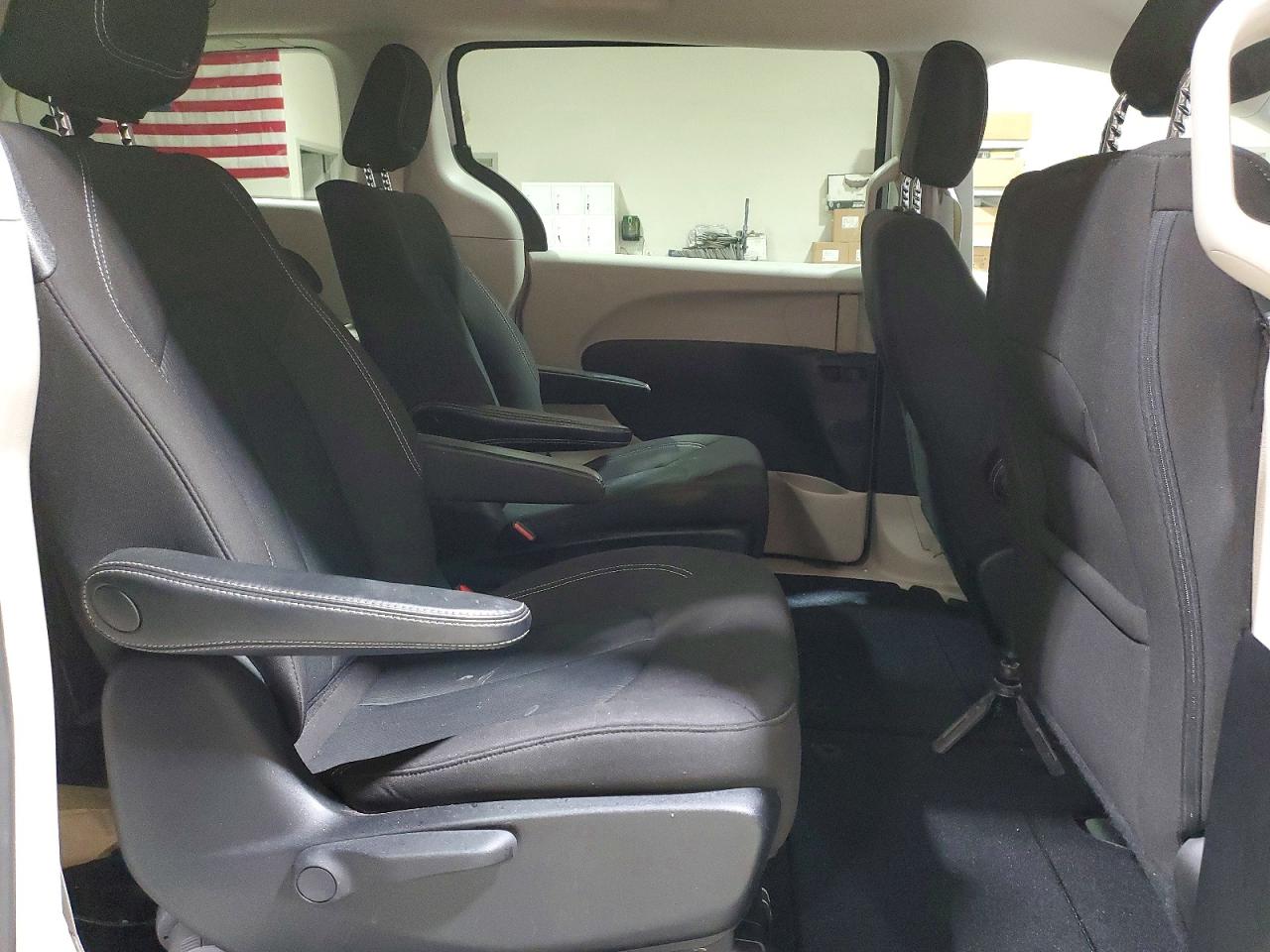 2021 CHRYSLER VOYAGER LX photo 11