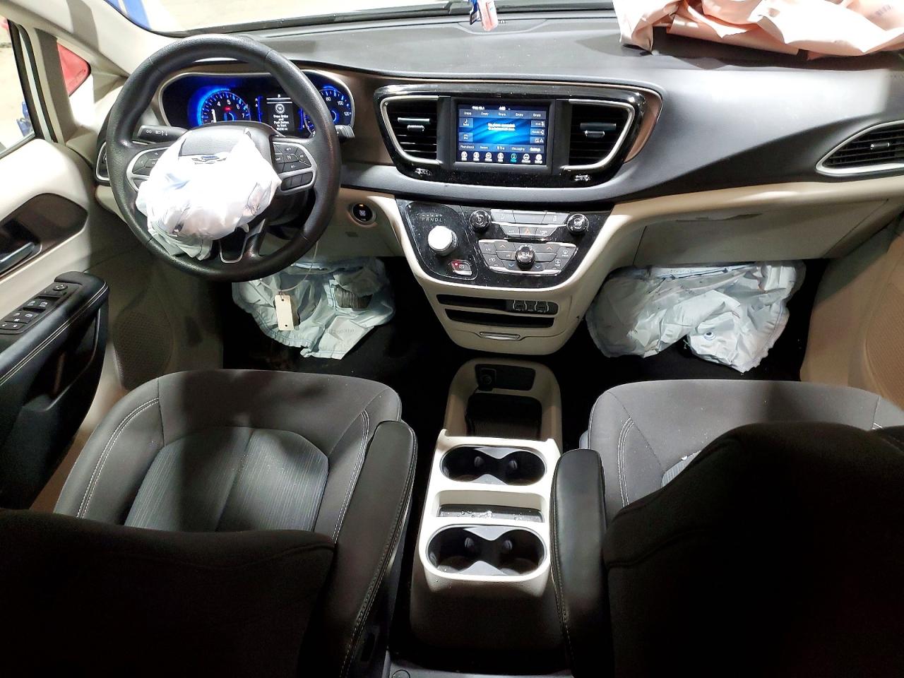 2021 CHRYSLER VOYAGER LX photo 8