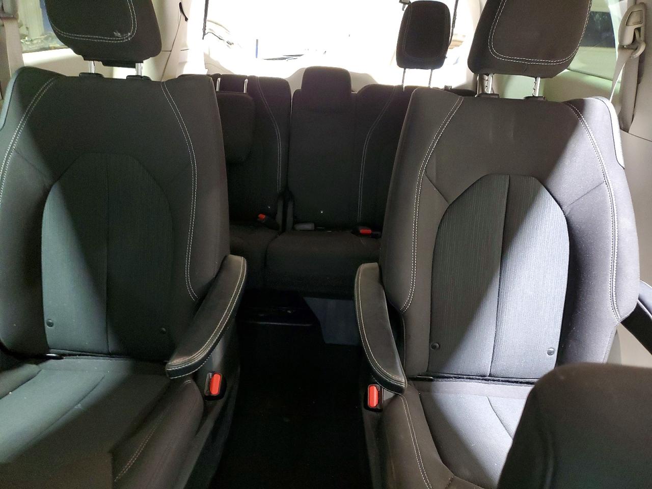2021 CHRYSLER VOYAGER LX photo 10