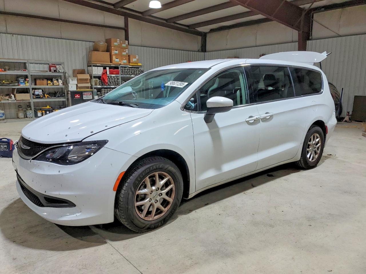 2021 CHRYSLER VOYAGER