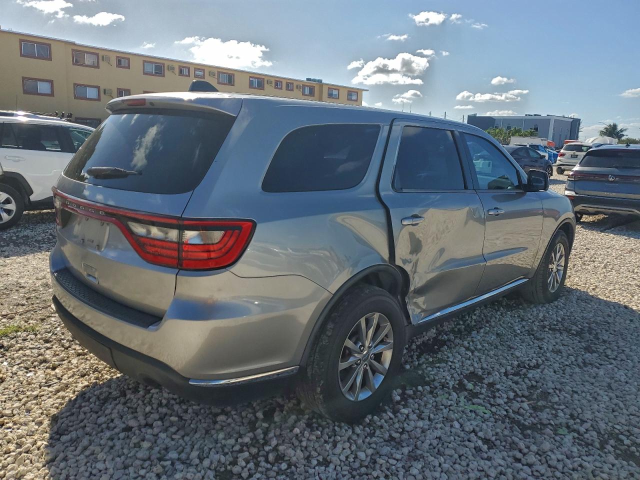 2016 DODGE DURANGO SXT photo 3