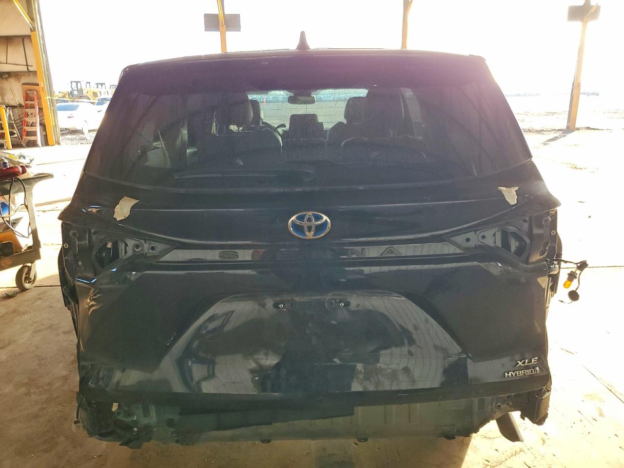 2021 TOYOTA SIENNA XLE photo 6
