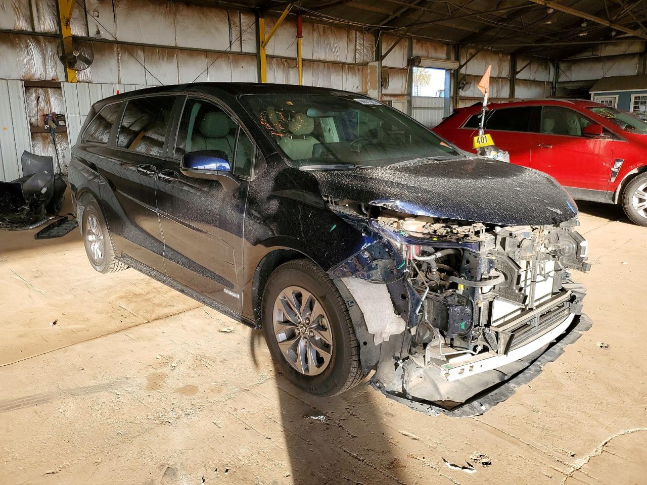 2021 TOYOTA SIENNA XLE photo 4