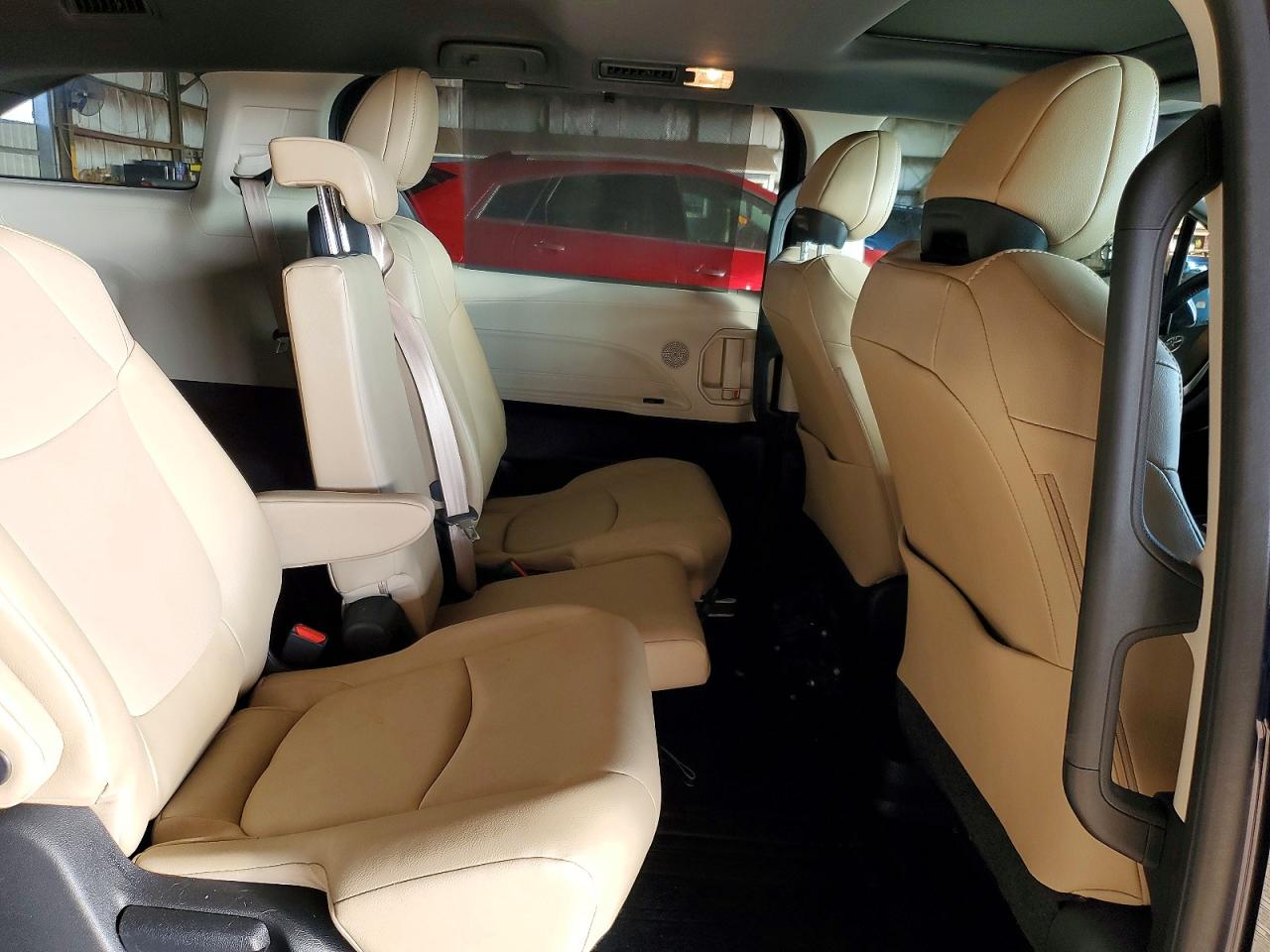 2021 TOYOTA SIENNA XLE photo 11
