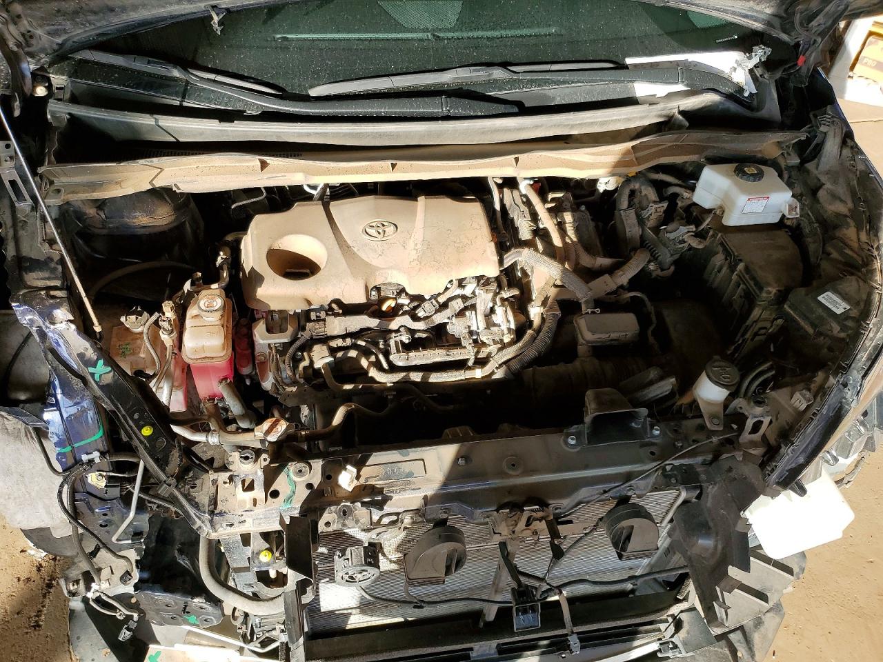 2021 TOYOTA SIENNA XLE photo 12
