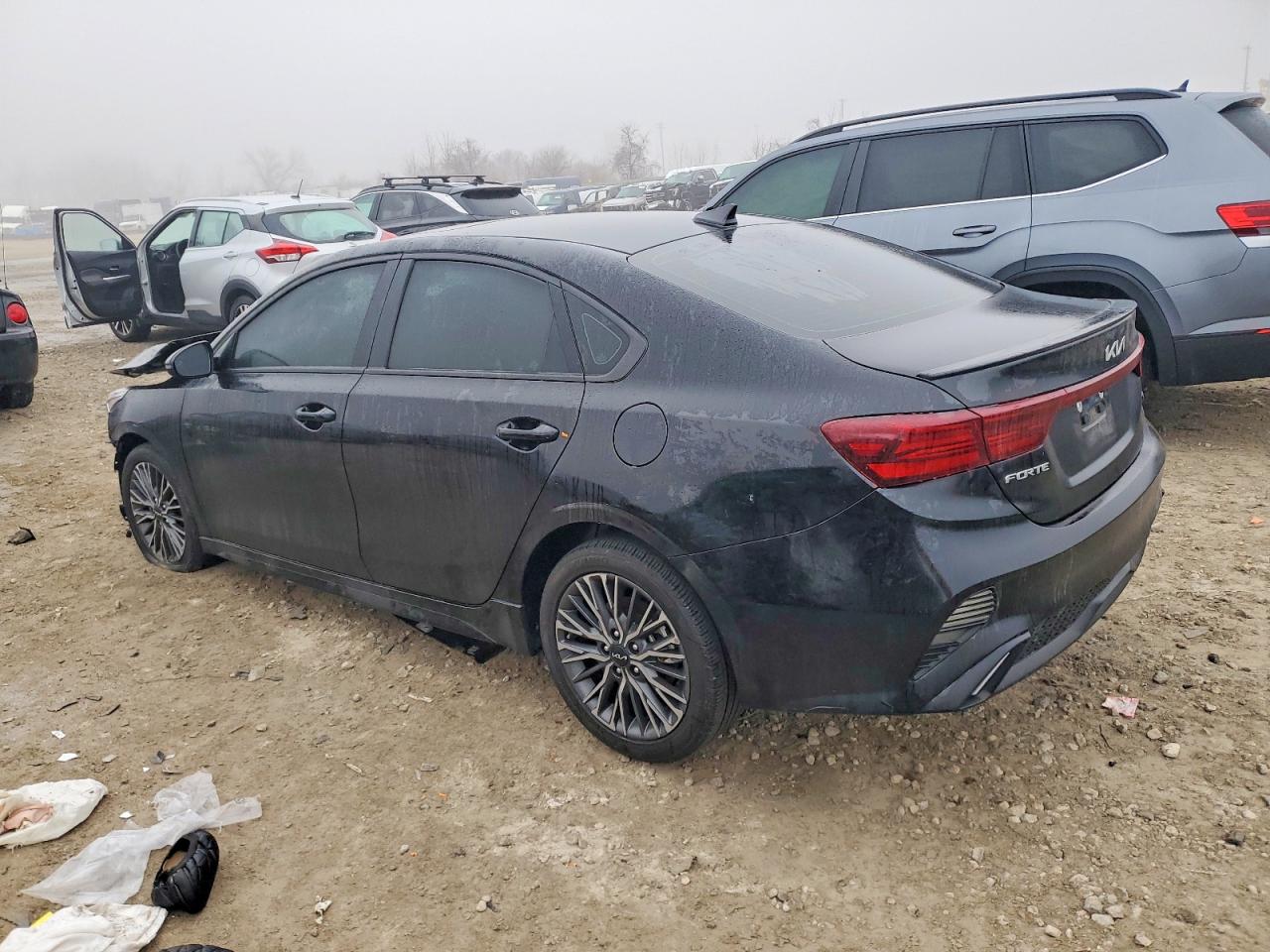 2024 KIA FORTE GT LINE photo 2