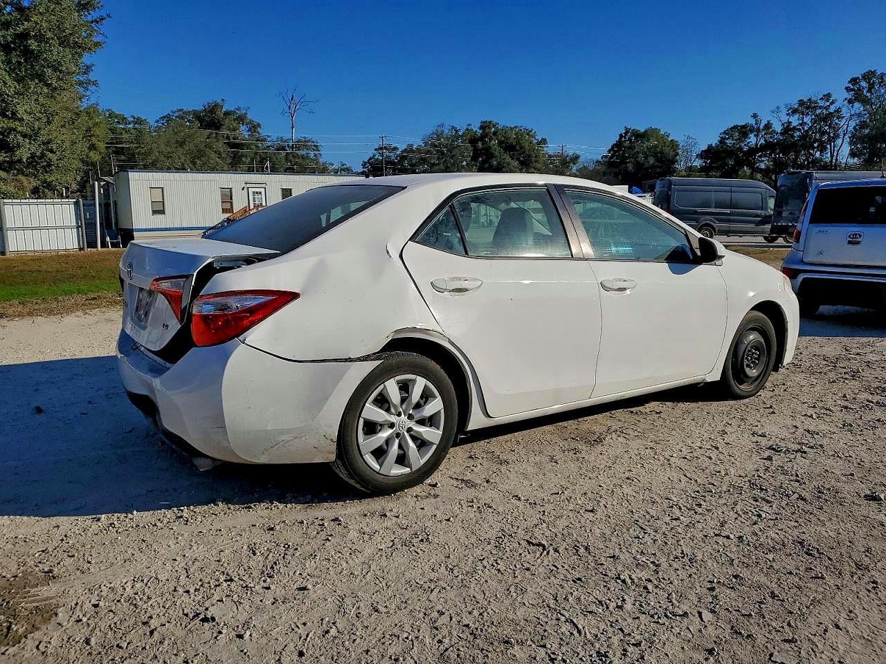 2016 TOYOTA COROLLA L photo 3