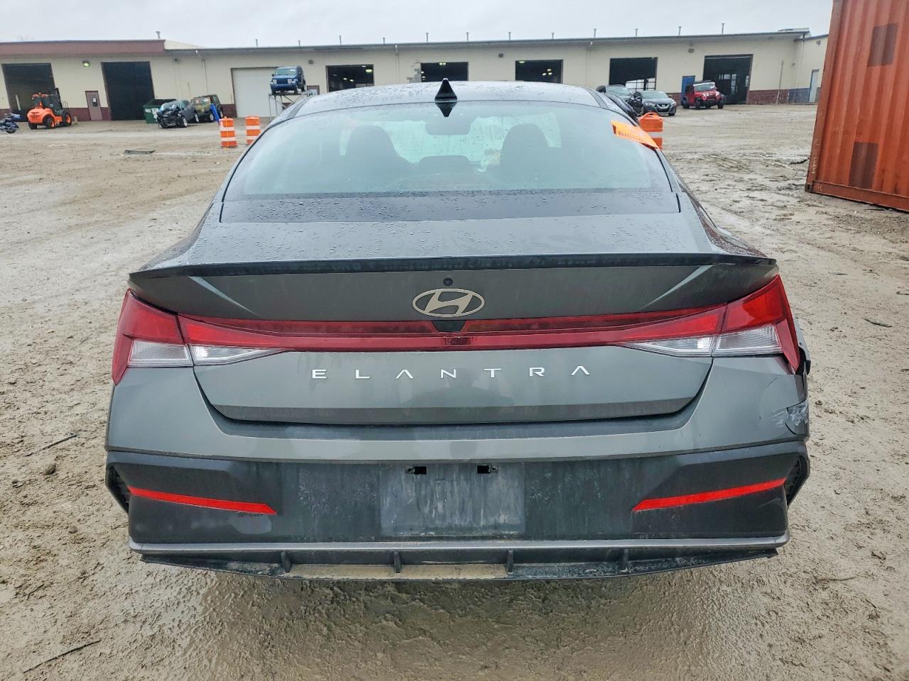 2025 HYUNDAI ELANTRA SEL SPORT photo 6