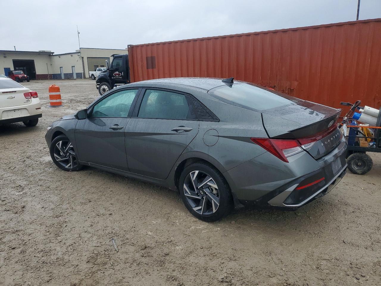 2025 HYUNDAI ELANTRA SEL SPORT photo 2