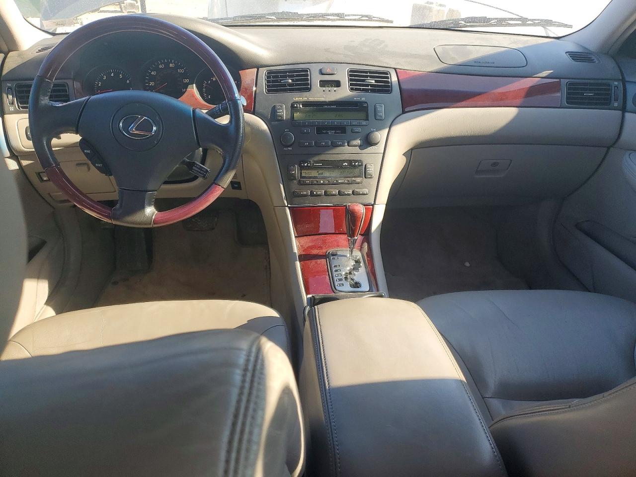 2002 LEXUS ES 300 photo 8