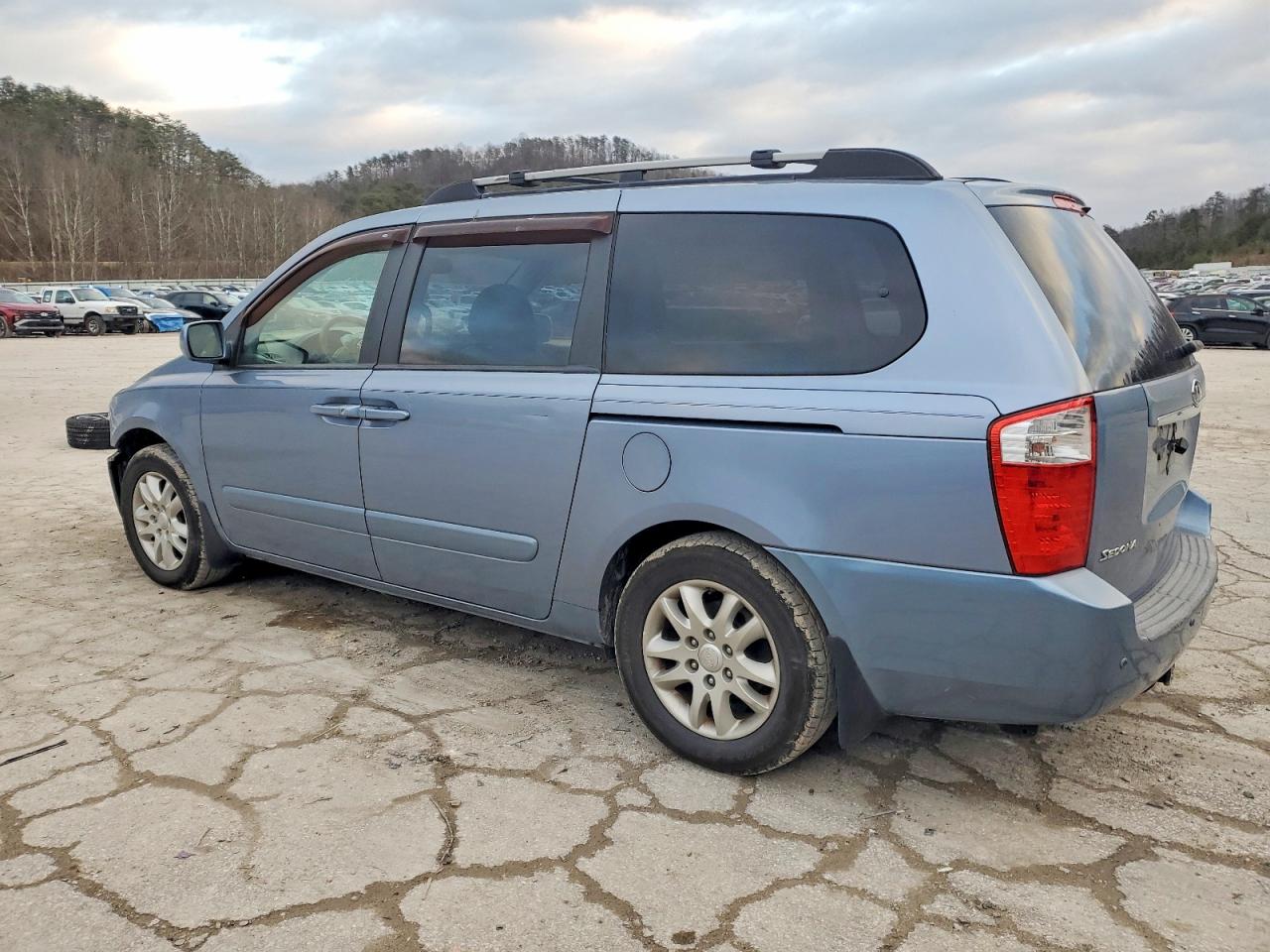 2008 KIA SEDONA LX photo 2