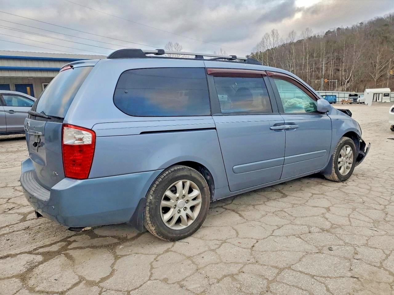 2008 KIA SEDONA LX photo 3