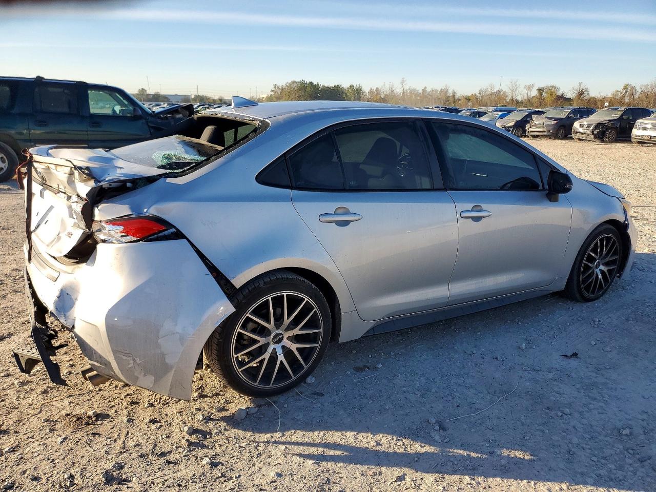 2020 TOYOTA COROLLA SE photo 3