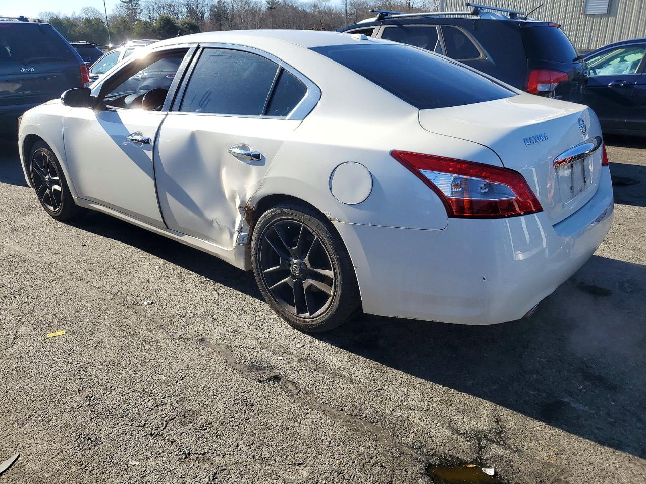 2011 NISSAN MAXIMA S photo 2