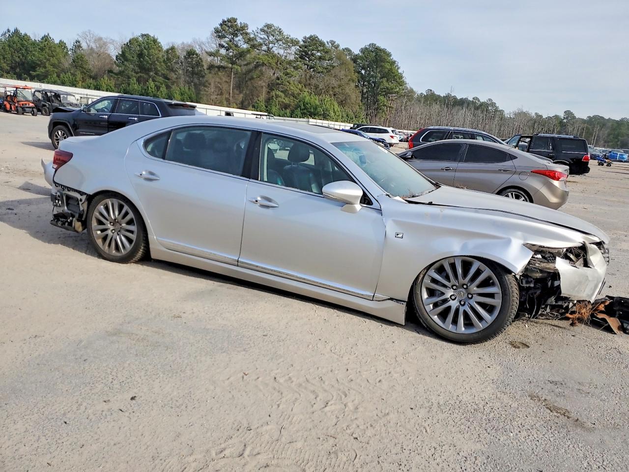 2014 LEXUS LS 460L photo 4