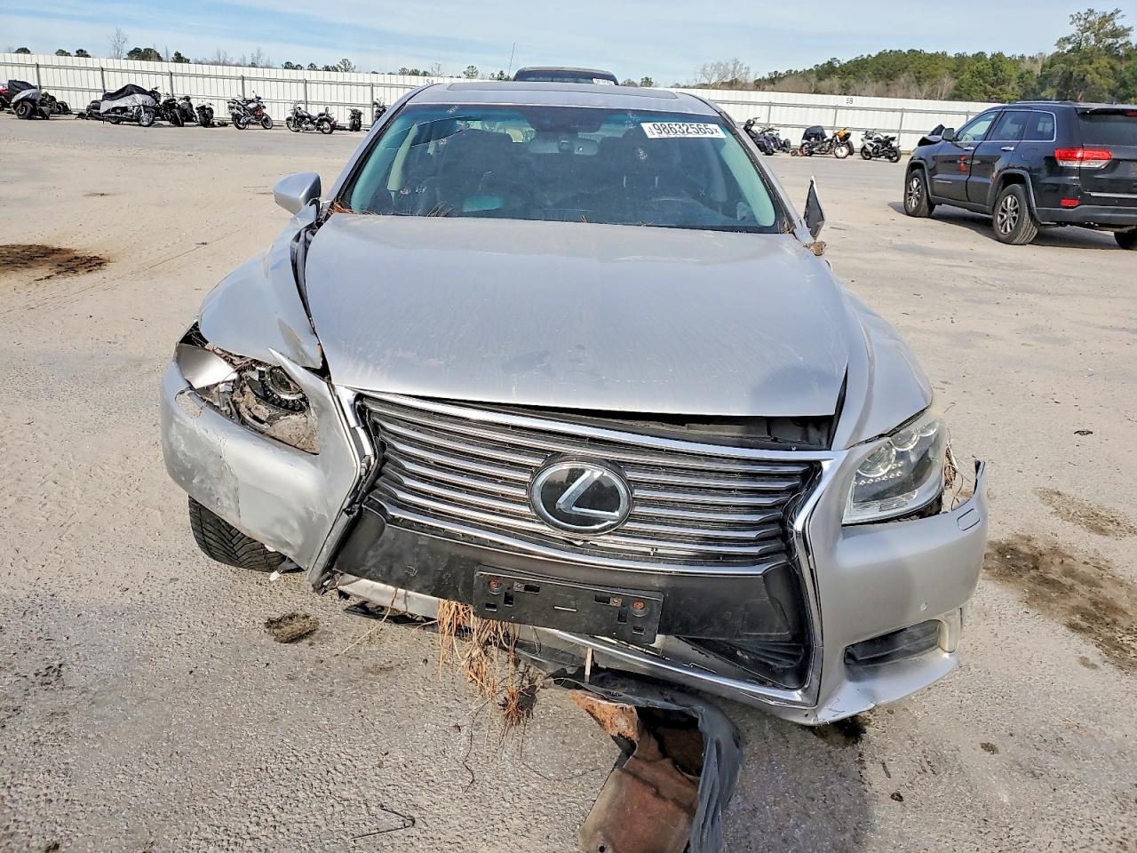 2014 LEXUS LS 460L photo 5