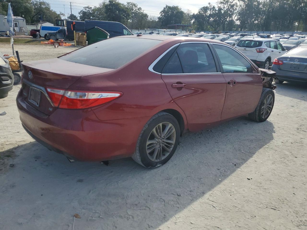 2017 TOYOTA CAMRY LE photo 3
