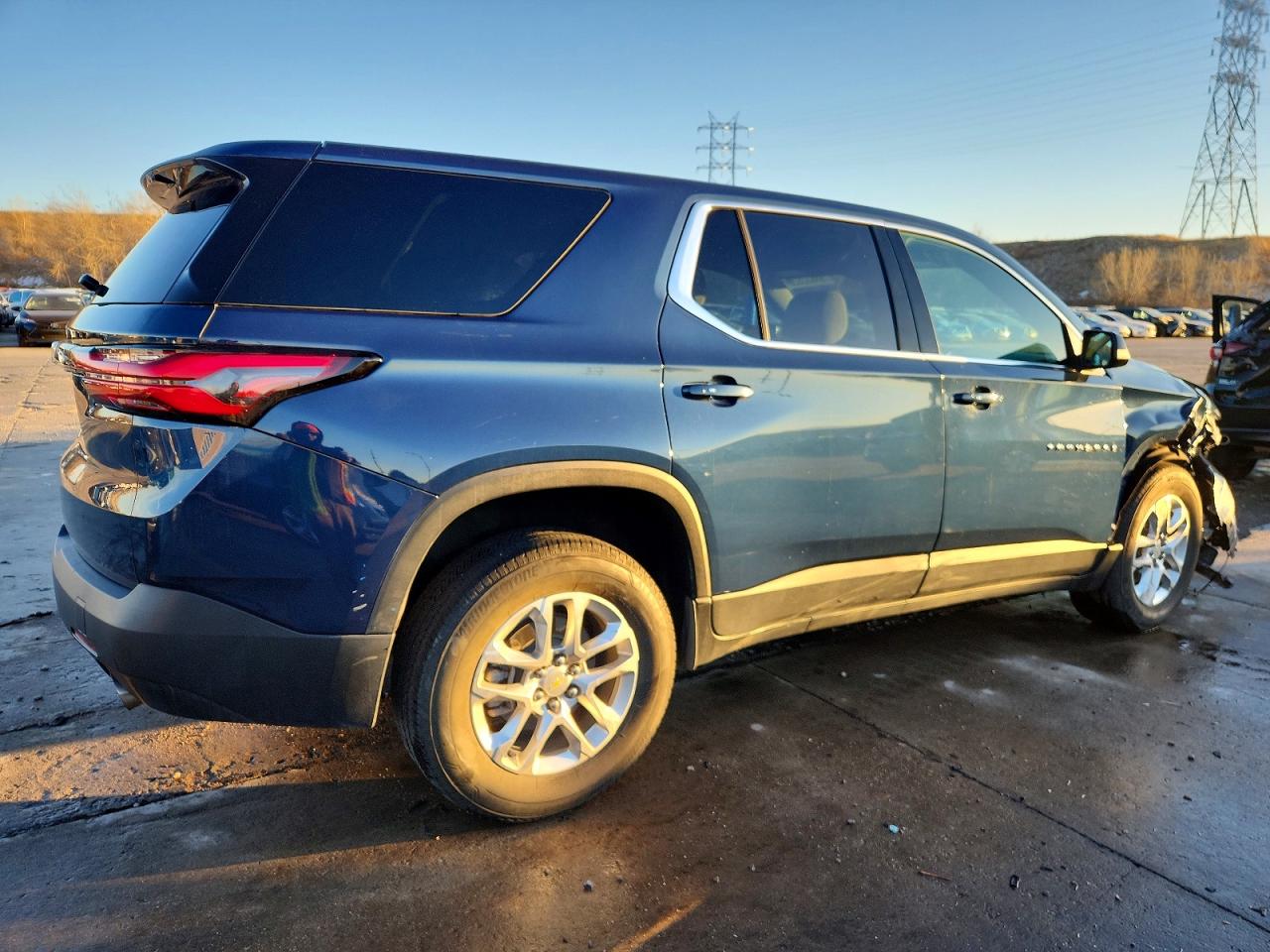 2023 CHEVROLET TRAVERSE LS photo 3