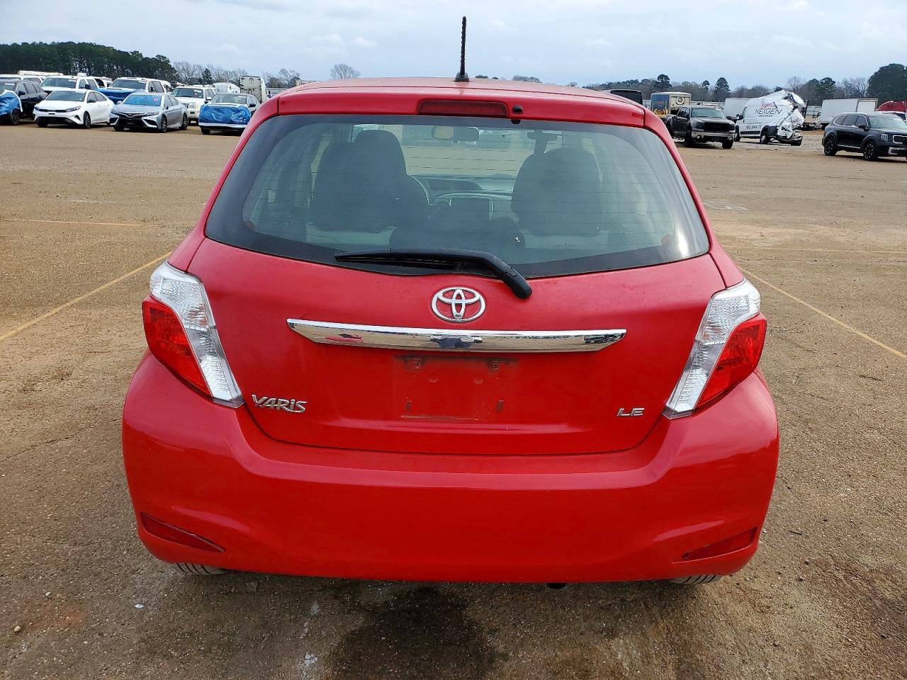 2013 TOYOTA YARIS photo 6