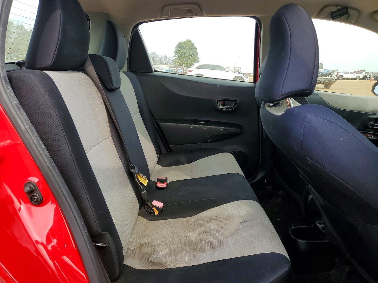 2013 TOYOTA YARIS photo 10