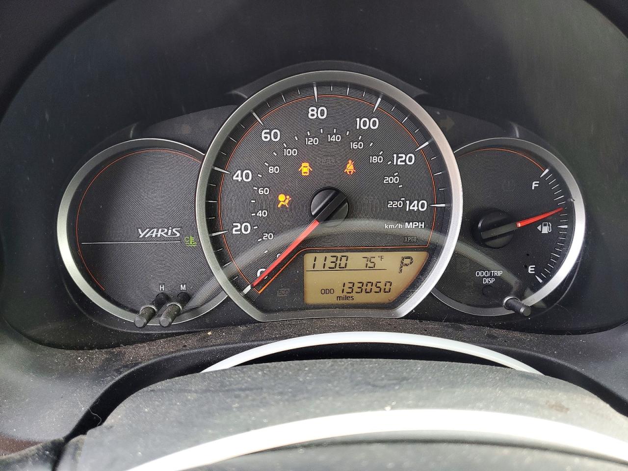 2013 TOYOTA YARIS photo 9