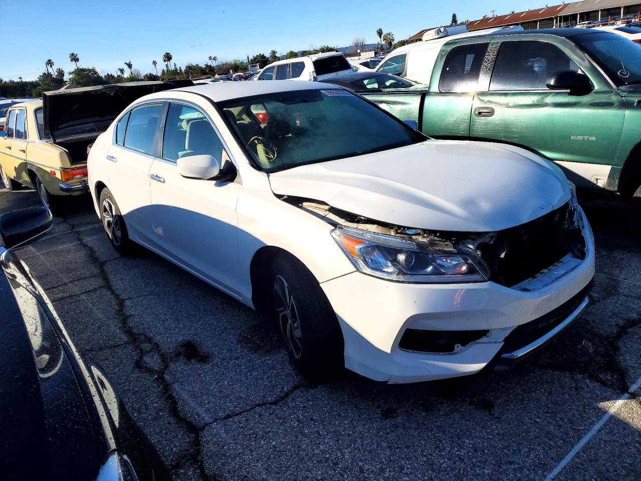 2017 HONDA ACCORD LX photo 4