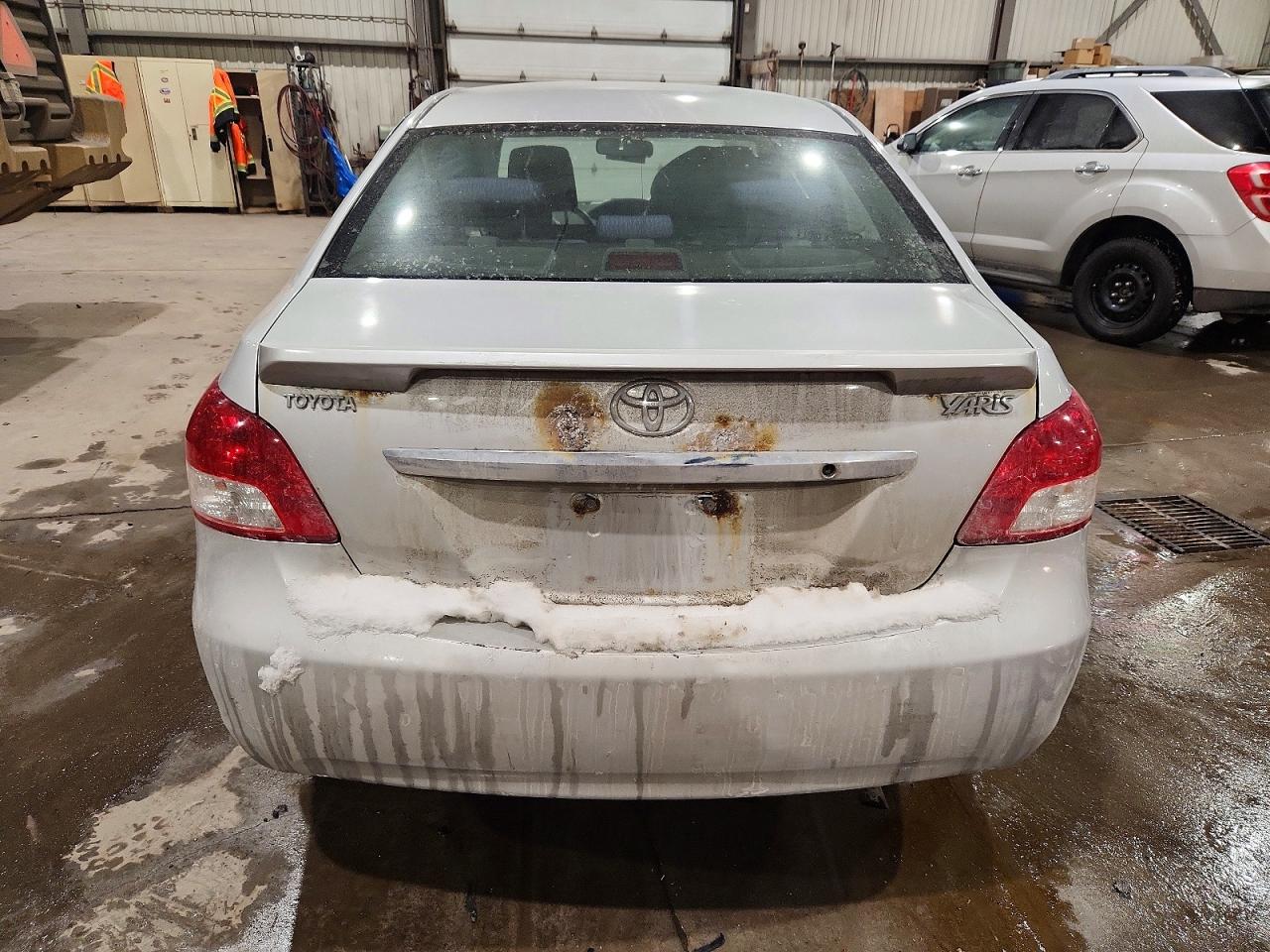 2010 TOYOTA YARIS photo 6