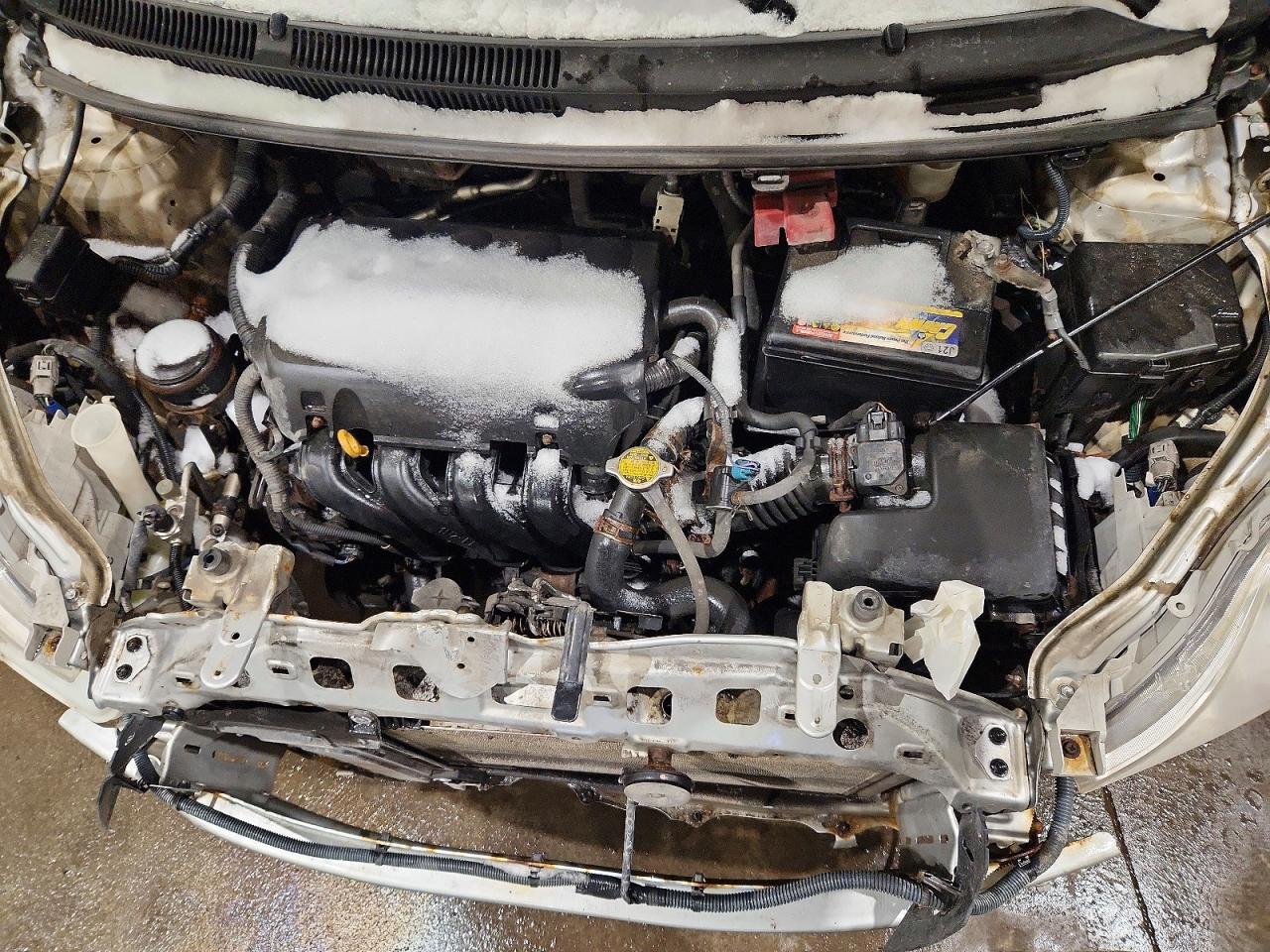 2010 TOYOTA YARIS photo 11